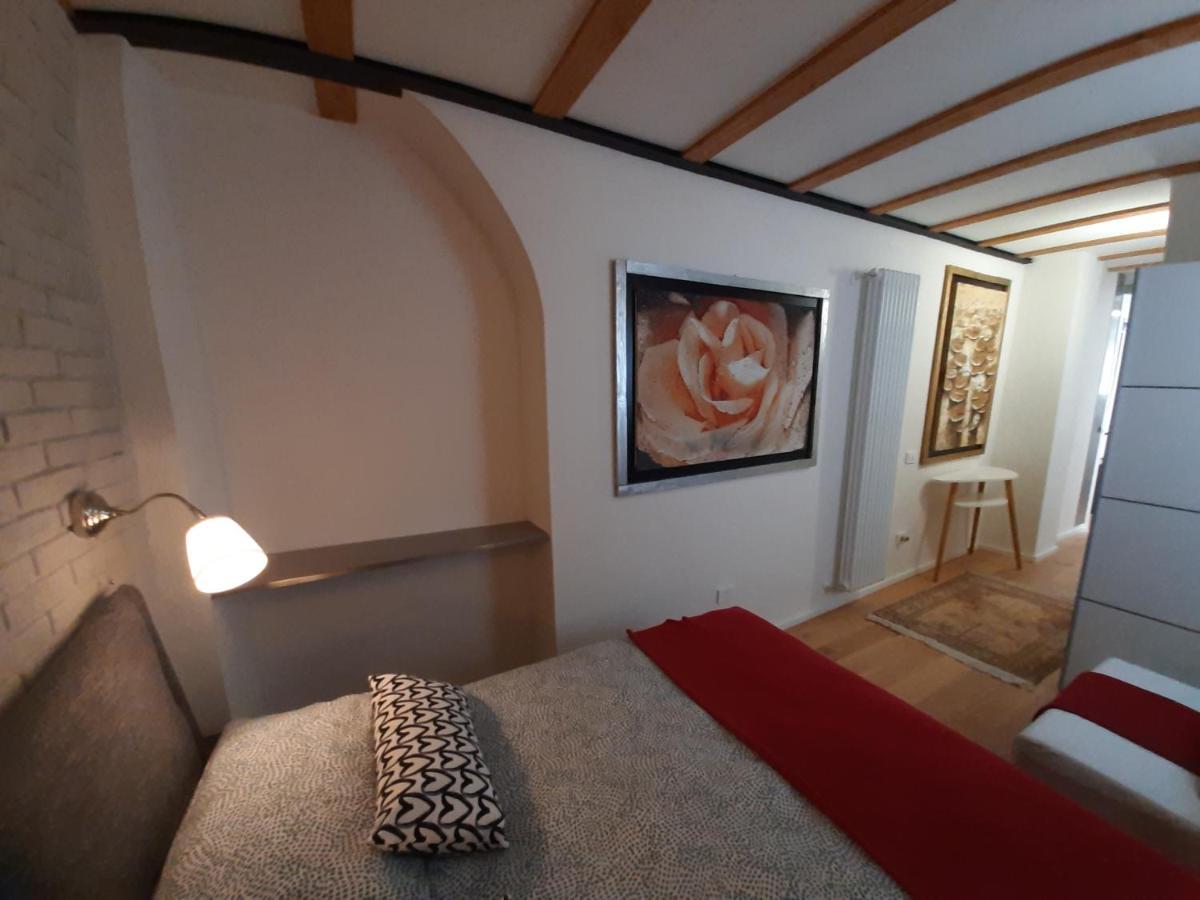 Apartment Mini Contra' Dei Servi -